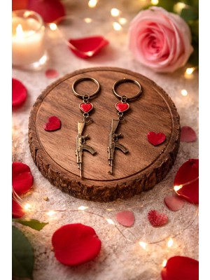 Seymen Bıçakçılık Kalpli Detaylı Tüfek Figürlü Anahtarlık 2’li Set – Metal Askeri Konsept Anahtarlık