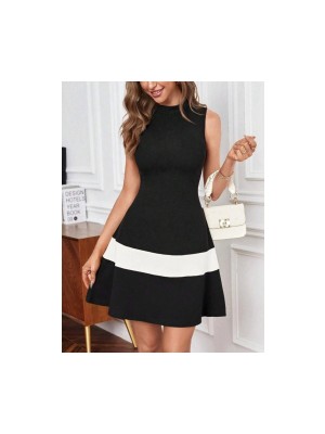 Kadın Sıfır Kol Yarı Balıkçı Yaka Şerit Detaylı Ithal Krep Elbise