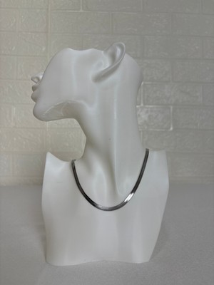 Belirtilmemiş Kadın Gümüş Renk Yassı Zincir Kolye – Modern Şık Herringbone