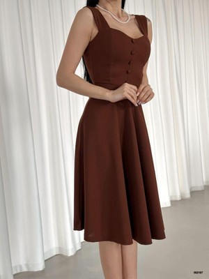 Nova Epoxy Art Kadın Krep Kumaş Askılı Kalp Yaka Düğme Detay Midi Boy Elbise