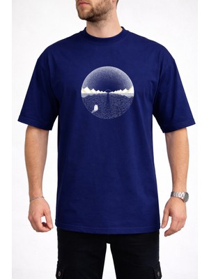 Caddekombin Erkek Dairesel Formda Dağ ve Su Temalı Bisiklet Yaka Lacivert T-Shirt