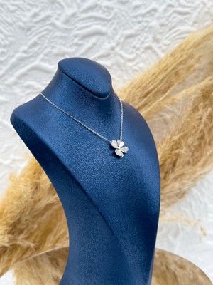 Livora Jewelry 925 Ayar Gümüş Yonca Tasarımlı Kadın Kolye – Özel Tasarım, Şans Getiren Hediyelik