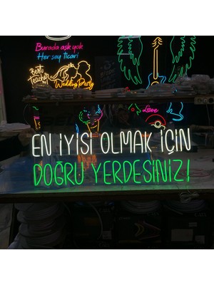 Neonled "en Iyisi Olmak Için Doğru Yerdesiniz" Tamamı Büyük Harf Neon LED Söz & Yazı Dekoratif Aydınlatma