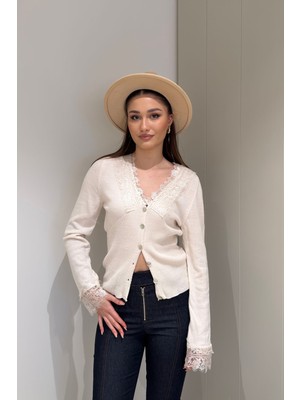 Magarde Dantel Detaylı Hırka- Krem