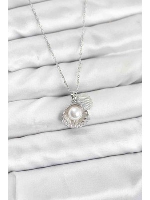 Butik Ayvitrin 316L Çelik Zincir Gümüş Renk Incili Deniz Kabuğu Model Zirkon Taşlı Kadın Kolye