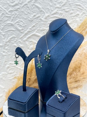 Livora Jewelry 925 Ayar Gümüş Zümrüt Taşlı Lotus Çiçeği Modeli 3’lü Kadın Takı Seti