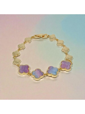 Altın Kaplama Renk Geçişli Yonca Detaylı Bileklik – Zarif ve Şık Tasarım