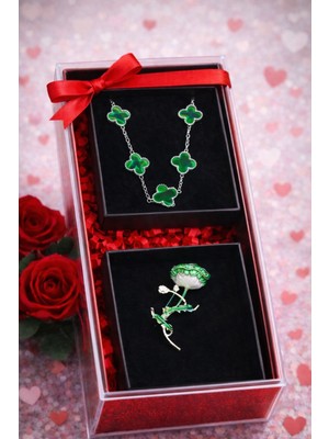 Pulinin Dükkanı Sevgililer Günü Özel Hediye Kutusu – Yeşil Taşlı Yonca Bileklik ve Gül Broş Takı Seti