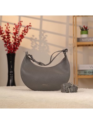 Gri Renk ve Oval Kesim / Omuz Askılı Deri Çanta - 40310 , Orijinal Deri , Bayan Çanta , Iç Cepli