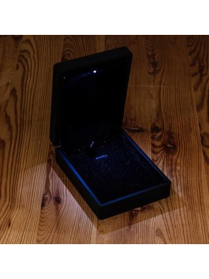 Inure Jewelry Işıklı Siyah Renk Kolye Kutusu