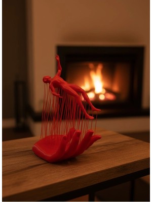 Shoplet Buğz Kırmızı El ve Insan Figürü Dekoratif Biblo Salon Ofis Raf ve Konsol Üstü Için 12X18 cm