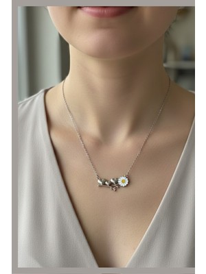 Norayn Kadın Papatya ve Kalp Detaylı Gümüş Rengi Kolye - Zarif Tasarım
