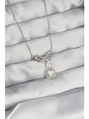 Shoplet Buğz 316L Çelik Gümüş Renk Fiyonk Detay Zirkon Taşlı Tektaş Kolye