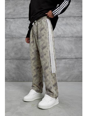 Yanları Beyaz Şeritli Kamuflaj Baskılı Paraşüt Eşofman