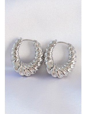 Shoplet Buğz Pirinç Gümüş Renk Tırtık Detay Bombeli Halka Küpe