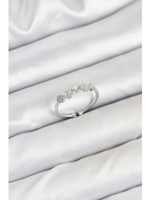 Shoplet Buğz Pirinç Gümüş Renk Minimal Yonca Detaylı Kadın Yüzük