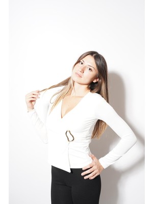 Ckm Moda Nisse Çapraz Toka Detaylı Kadın Bluz Beyaz