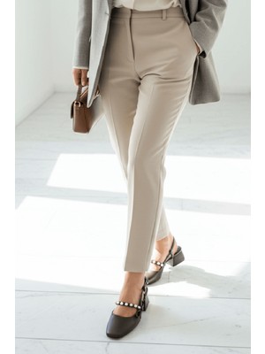 Divolya Melody Kahverengi Fiyonklu Inci Detaylı (4 cm Topuklu ) Kare Burunlu Günlük Kullanım Ayakkabı