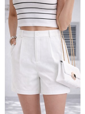 Hazel Kadın Beyaz Klasik Pileli Şort