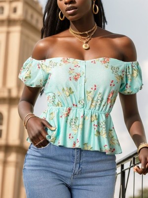 Nova Epoxy Art Kadın Kısa Kollu Madonna Yaka Çiçek Desenli Düğme Detay Gipeli Süprem Kumaş Bluz