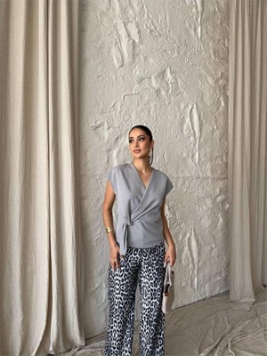 Nova Epoxy Art Yandan Bağlama Detaylı Kolsuz Bluz - Gri