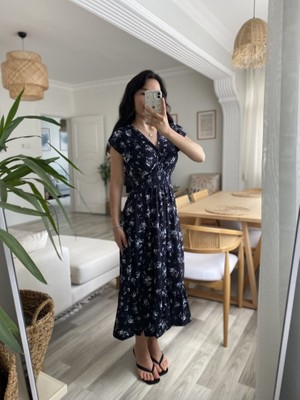 Nova Epoxy Art Kadın Kısa Kollu Kruvaze Yakalı Beli Lastikli Çiçek Desenli Elbise