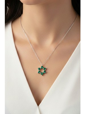 BymissMücevherat ‘aşkın Fısıltısı’ 45 + 5 cm Uzatmalı Zincir Yeşil Zirkon Kalp Taşlı 925 Ayar Gümüş Kolye