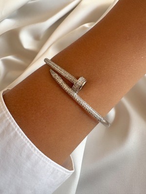 Aurah Çivi Detaylı Taşlı Kelepçe