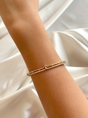 Aurah Üçgen Detaylı Kelepçe