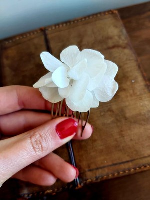 Eva Flore Ortancalardan Yapılmış Minik Tarak Toka