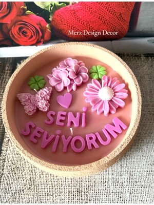 Merz Design Decor Dekoratif Kasede Seni Seviyorum Yazılı Sevgililer Günü %100 Doğal Vegan Soya Wax Çiçek Bahçesi Mum
