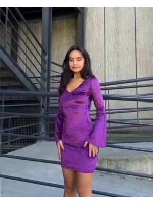 AS15 Mini Kadife Elbise V Yaka Kol Detay