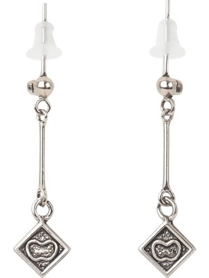 Tuqos Elma Motif Işlemeli Rodyum Kaplama Kare Çelik Küpe