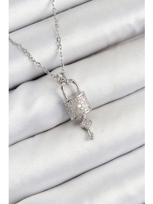 Kyops 316L Çelik Zirkon Taşlı Kilit ve Sallantılı Anahtar Model Gümüş Renk Kadın Kolye - Lisinya