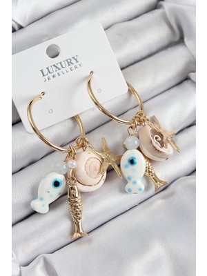 Kyops Pirinç Sallantılı Seramik Balık ve Deniz Kabuğu Model Gold Renk Kadın Küpe - Lisinya