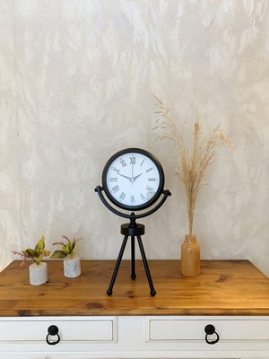 urfakent bilişim ve medya danışmanlık Siyah Metal Mini Tripod Roma Rakamlı Masa Saati 45×26 cm