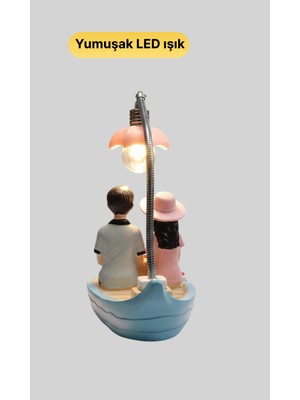 Astraltech Romantik Sandal Üzerinde Çift Figürü LED Gece Lambası Masa Dekoru