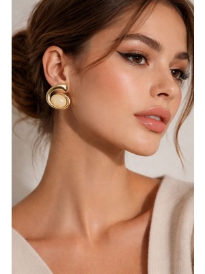 Solare Accessories Ekru Taş Detaylı Altın Kaplama Vintage Sarmal Küpe (Hipoalerjik)