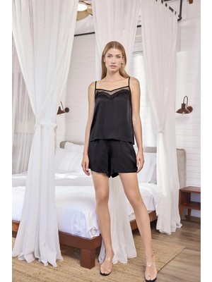 Moda Şahsenem Dantelli Tüllü ve Dekolteli Saten Şort Takımı