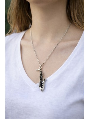 Herşey Nota Saksafon Figürlü Metal Kolye – Zincirli Tasarım