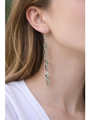 Herşey Nota Yazı Formlu Nota Figürlü Uzun Sallantılı Metal Küpe