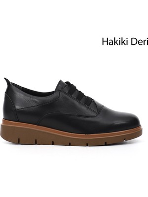 Gönderi® Kadın Siyah Bağcıklı Dolgu Taban Hakiki Deri Ayakkabı