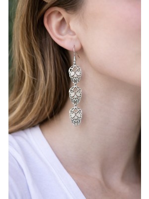 Herşey Nota Üçlü Kafatası Figürlü Uzun Sallantılı Metal Küpe – Çok Parçalı Tasarım