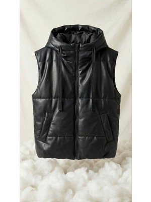 Deseo Boutique Kadın Siyah Renk Suni Deri Tarz Model Kapşonlu ve Cepli Kolsuz Puf Yelek Mont