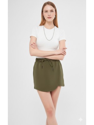 Thiff Haki Modal Karışımlı Çift Görünümlü Şort Etek – Beli Lastikli ve Bağcıklı, Örme Kadın Şort