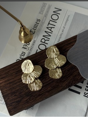 Marka Model Altın Renk Halka Plakalı Sallantılı Büyük Küpe