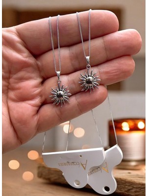 Gümüş Renk Kısa Güneş Kolye