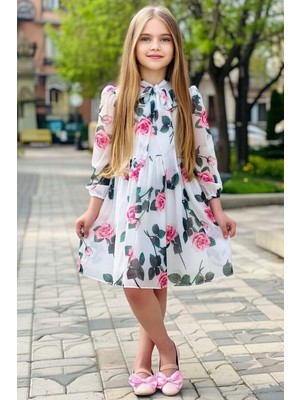 Riccotarz Kız Çocuk Üzeri Çiçek Baskılı ve Yakadan Bağlamalı Eteği Pliseli Beyaz Elbise