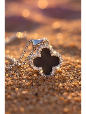 Lykos Çelik Gümüş Renk Siyah Mineli Zirkon Taşlı Yonca Figürlü Kolye