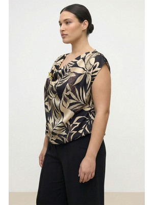 Myline Broş Detaylı Desenli Asimetrik Yaka Bluz